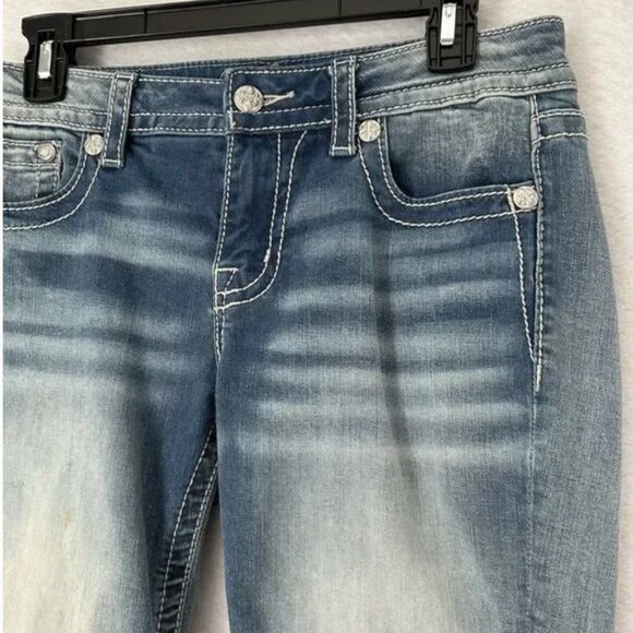 ✨MISS ME✨Women's Blue Denim Mid Rise Capris - Picture 5 of 11